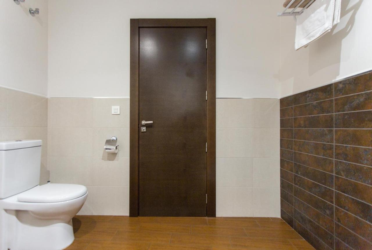 Small Double Room,1192351846:JPEG