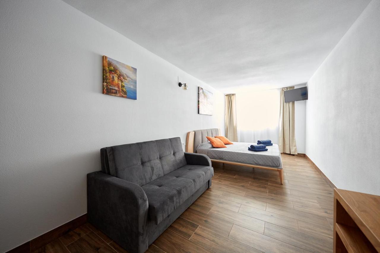 Standard Family Room,1298241970:JPEG