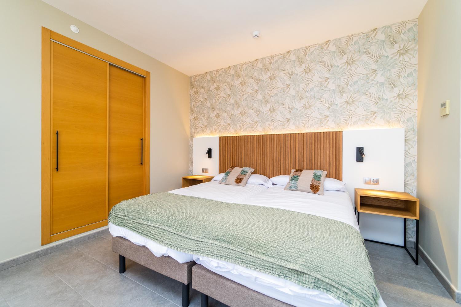 Twin Room with City View,1353520732:JPEG