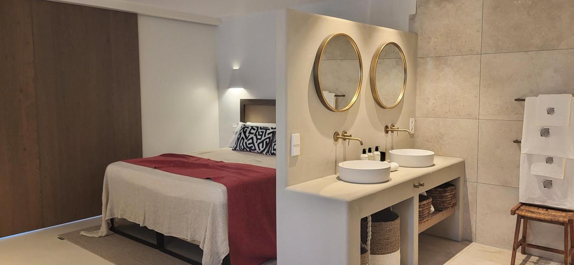 Executive Suite,1544237458:JPEG