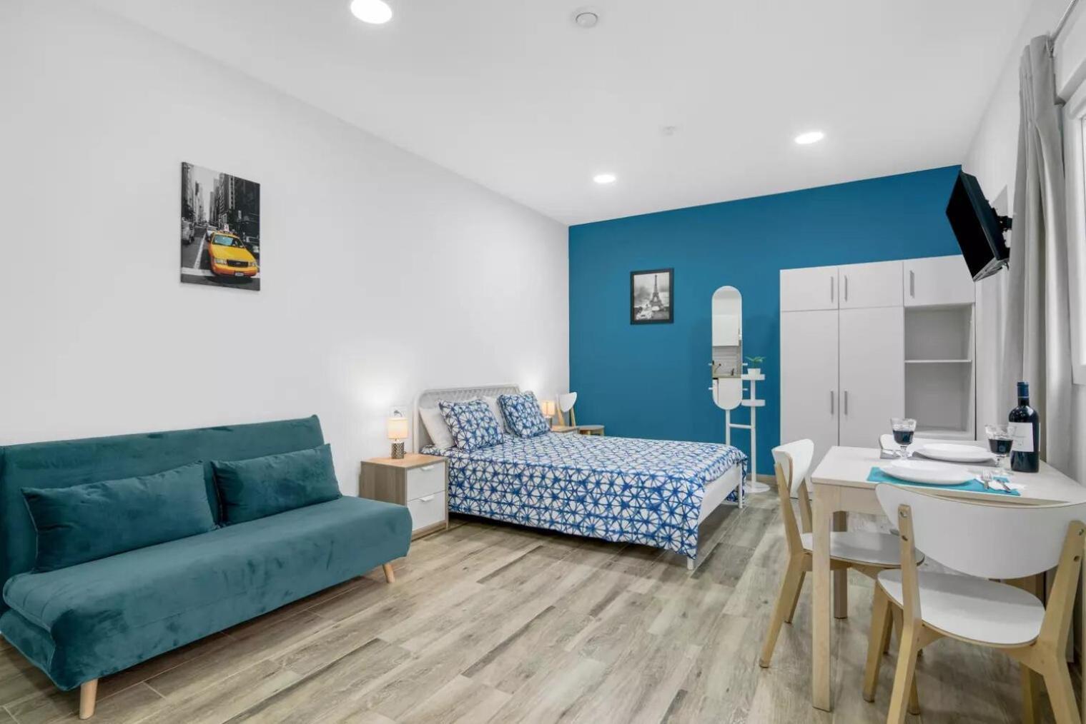 Studio Balcony,1556462563:JPEG