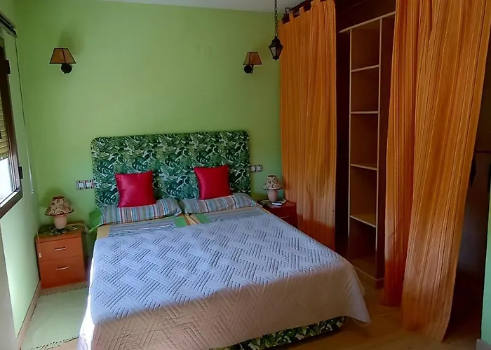 Bungalow Con Encanto, 100M2, A 800 M De La Playa