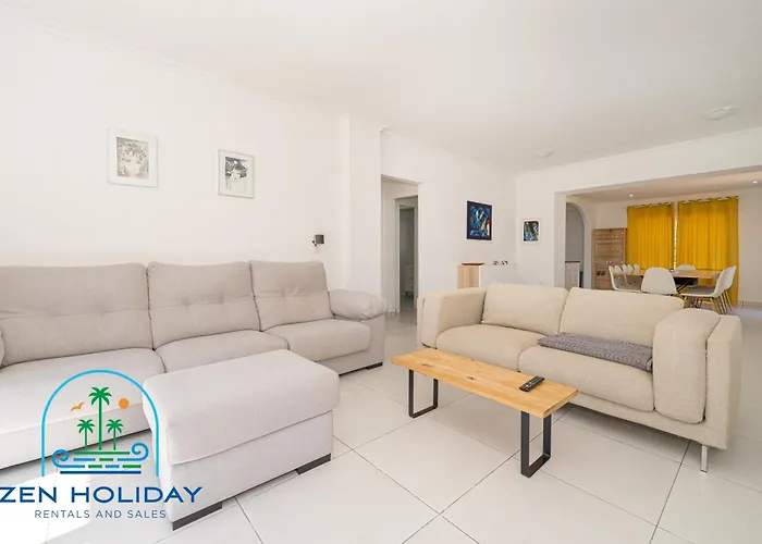 Villa Reyets 4 Bed 3 Bath Private Pool