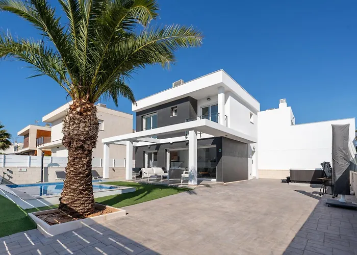 Casa Bos Palm Tree Villa With Pool